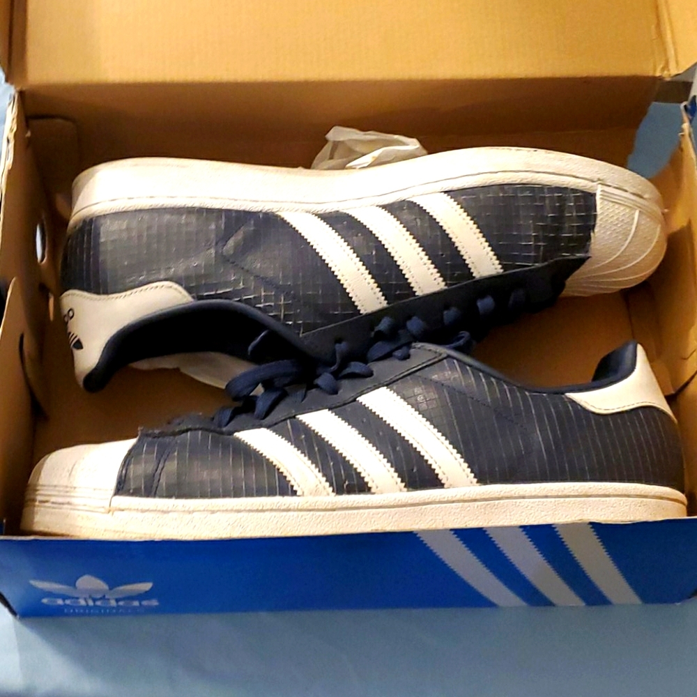 Two Tone Superstar